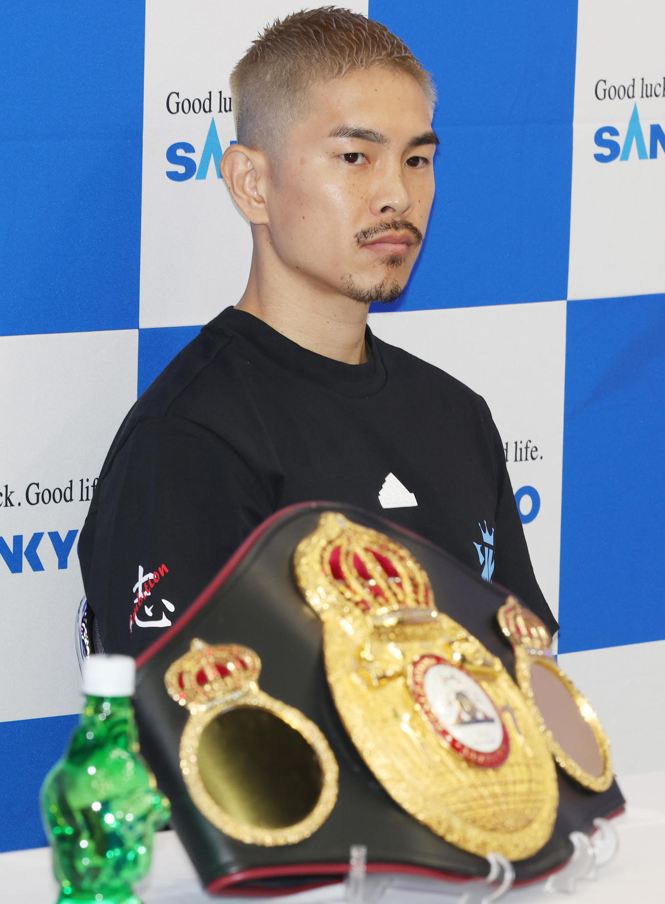 WBA世界スーパーフライ級タイトルマッチを前に会見する挑戦者の井岡（撮影・野上伸悟）