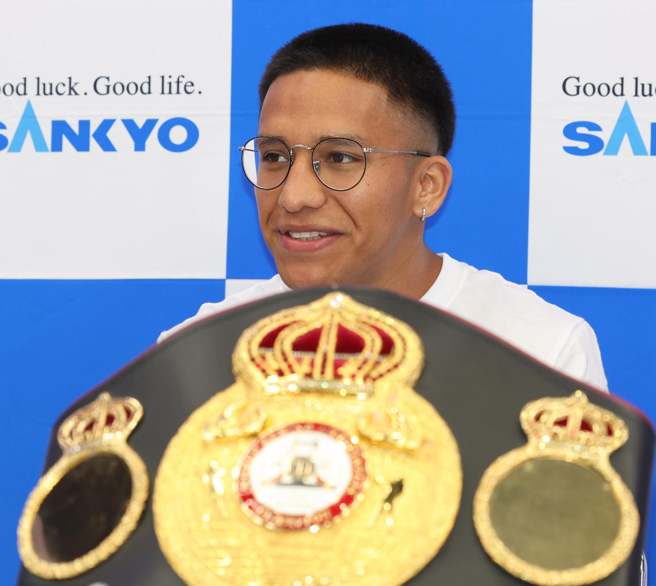 WBA世界スーパーフライ級タイトルマッチを前に会見する王者フランコ（撮影・野上伸悟）