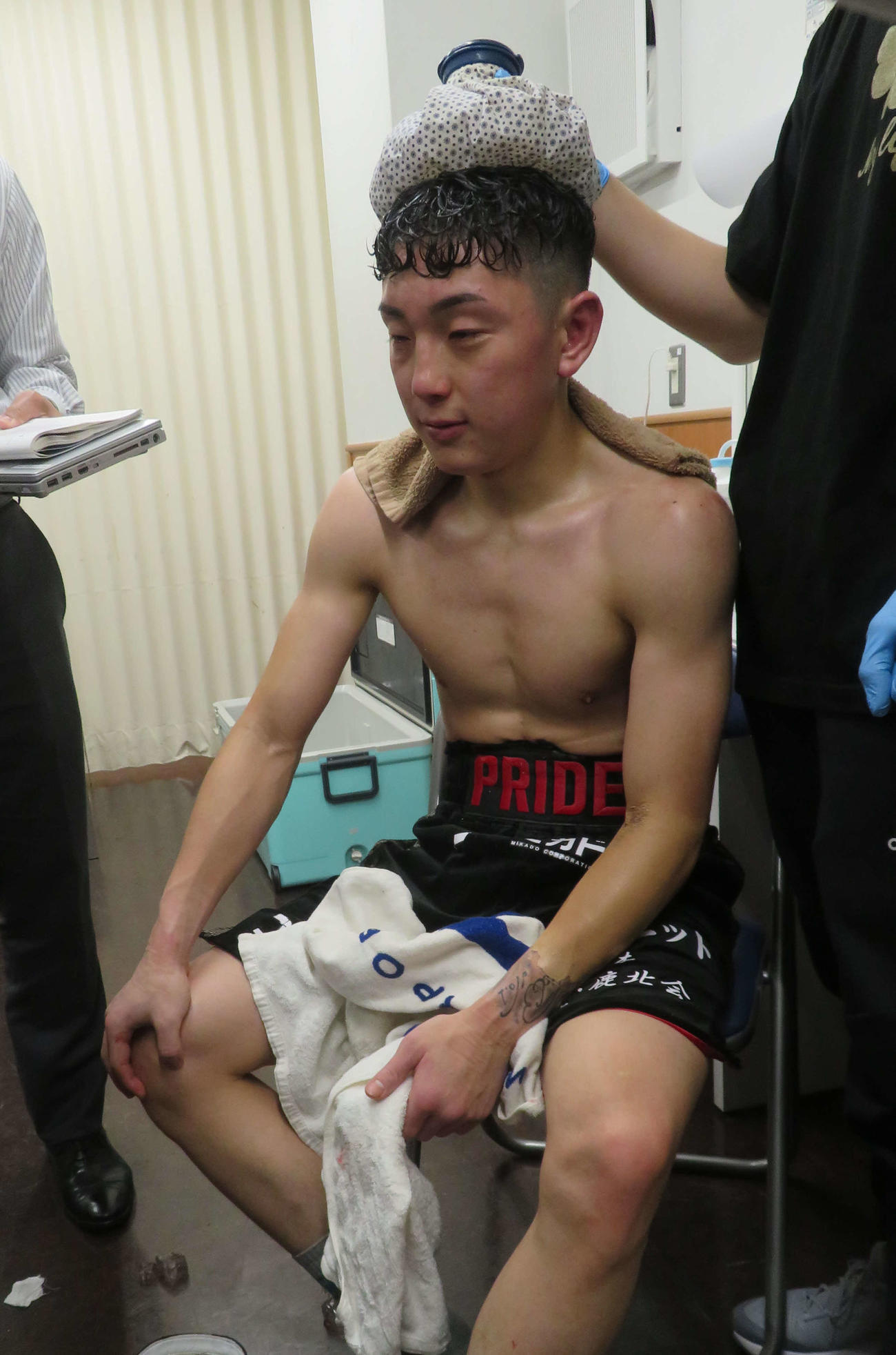 3月29日、東洋太平洋スーパーフェザー級王座決定戦　渡辺卓也と引き分けて落胆する森武蔵