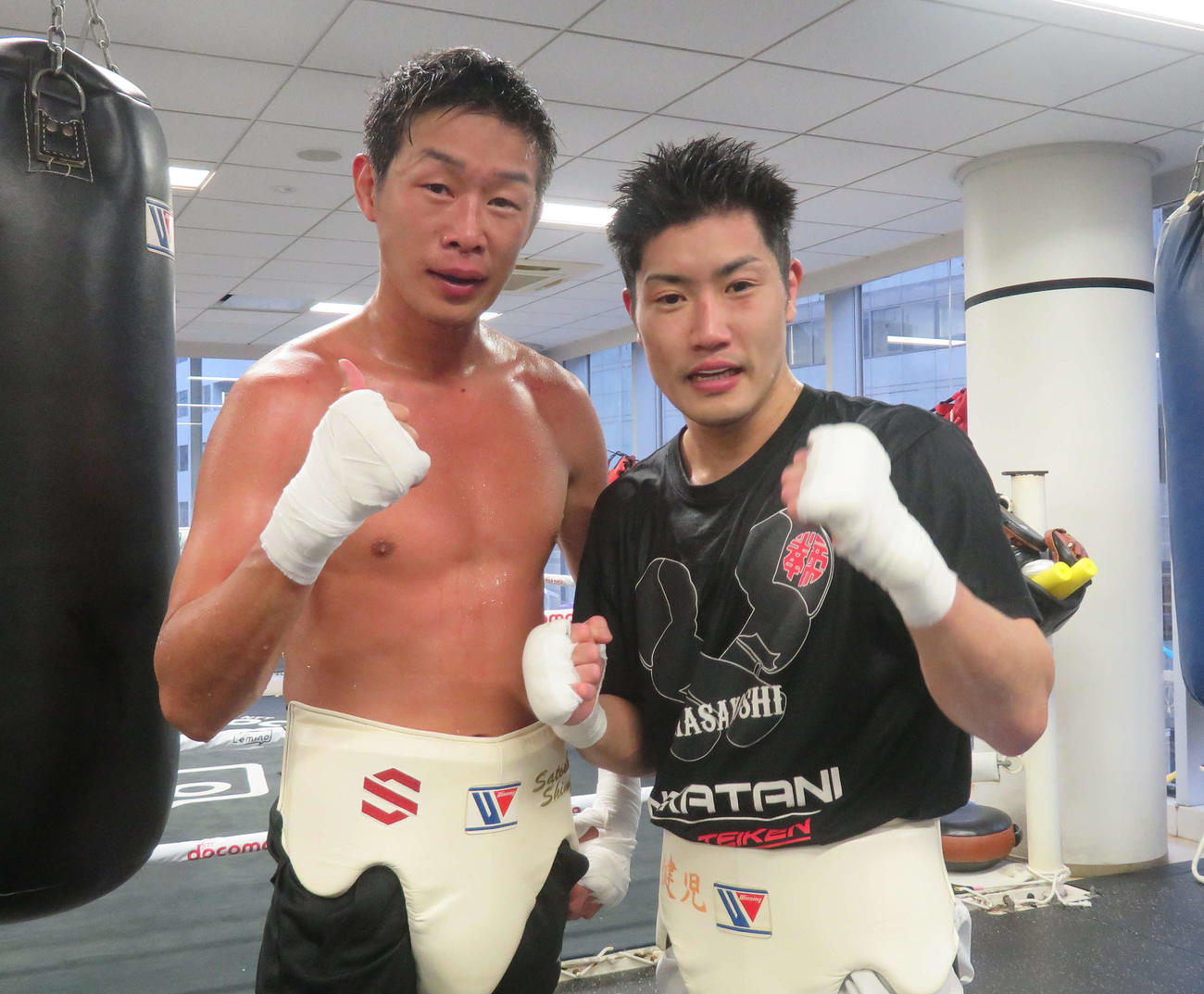 アマ10冠の藤田健児（右）と5回のスパーリングをおこなった前東洋太平洋フェザー級王者清水聡