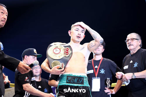 WBA世界スーパーフライ級タイトルマッチでフランコに勝利する井岡（撮影・河田真司）