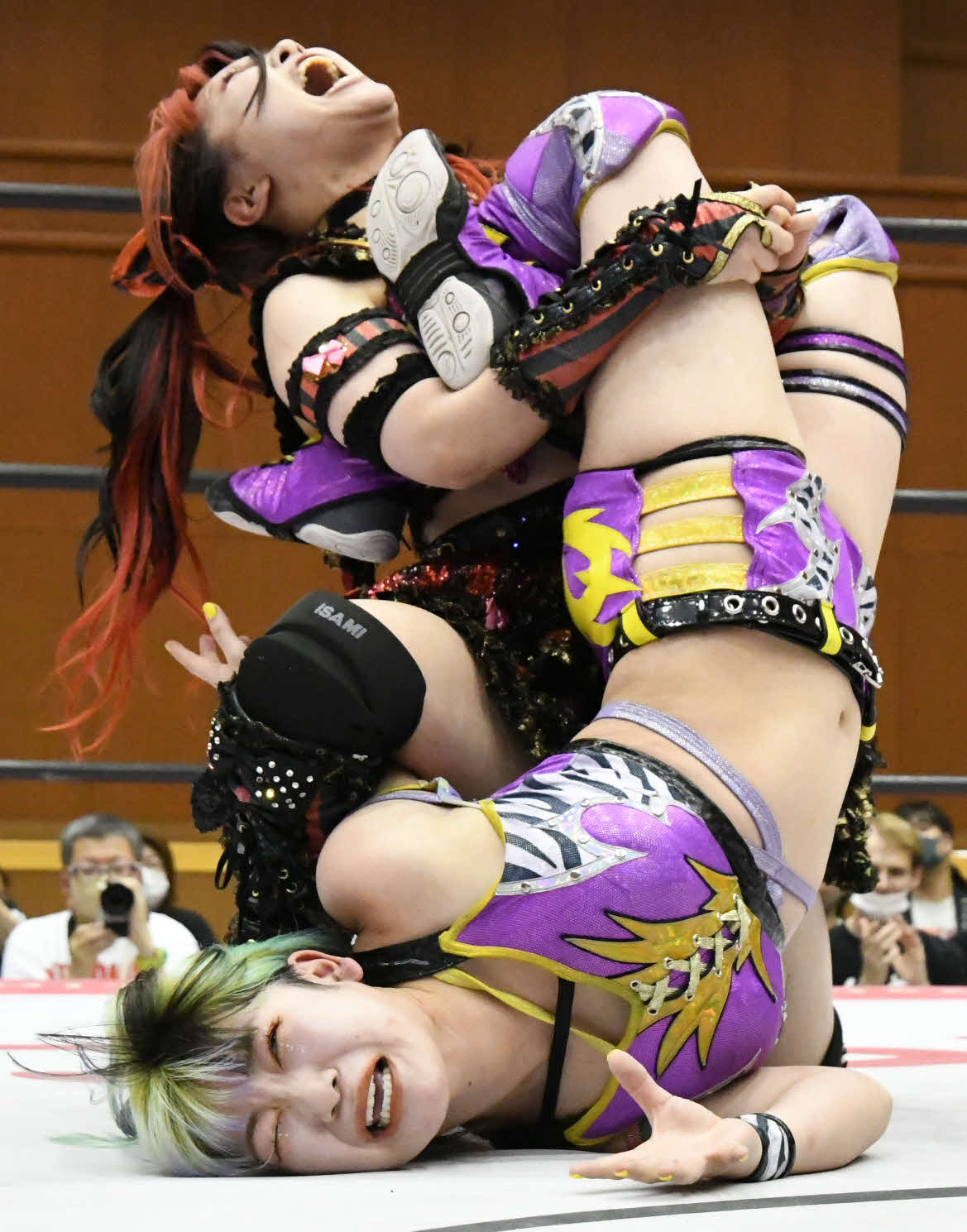 東京女子プロレス　伊藤デラックスで遠藤有栖から3カウントを奪った伊藤麻希（東京女子プロレス提供）