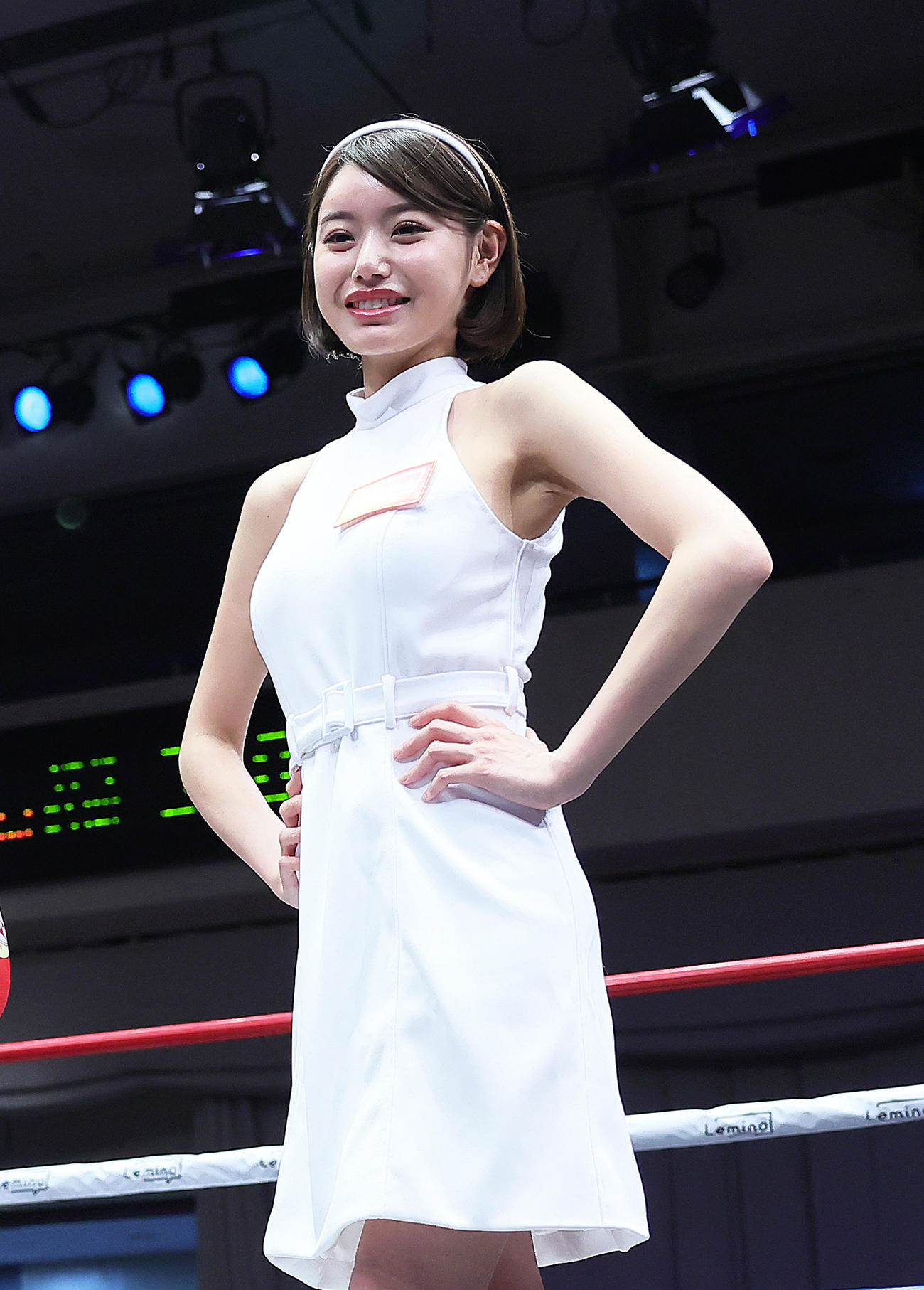 ラウンドガールを務めた長瀬礼華（撮影・足立雅史）