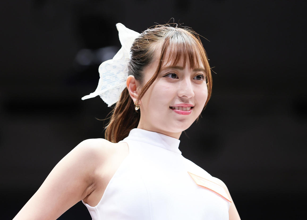 ラウンドガールを務めた竹内星菜（撮影・足立雅史）