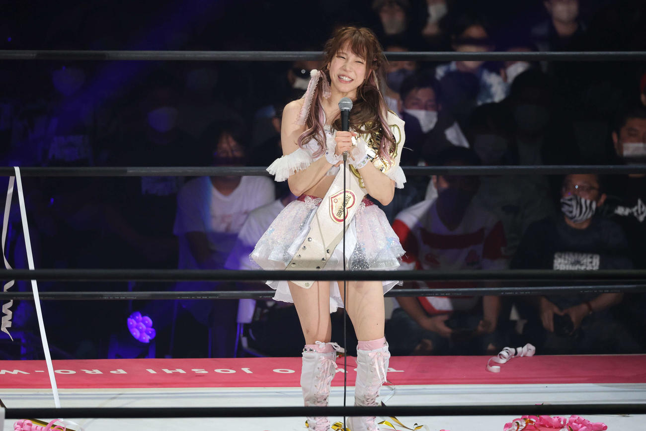伊藤麻希に勝利し、王座防衛に成功した瑞希（撮影・渋谷征平）
