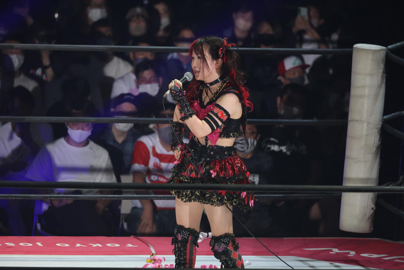 試合後、瑞希への思いを話す伊藤麻希（撮影・渋谷征平）