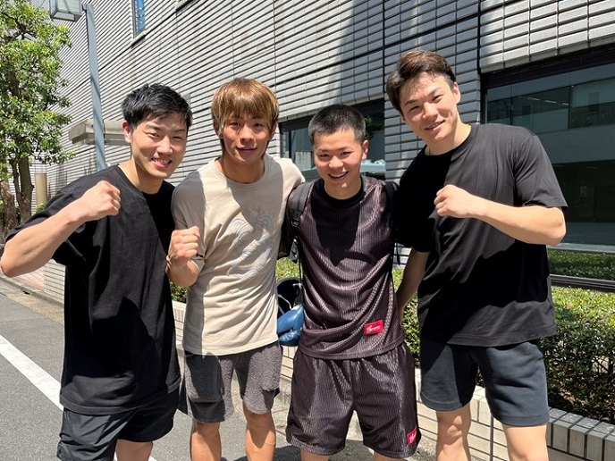 成田での走り込み合宿を開始した那須川天心（左から3番目）、藤田健児（左端）、波田大和（同2番目）、李健太（帝拳ジム提供）