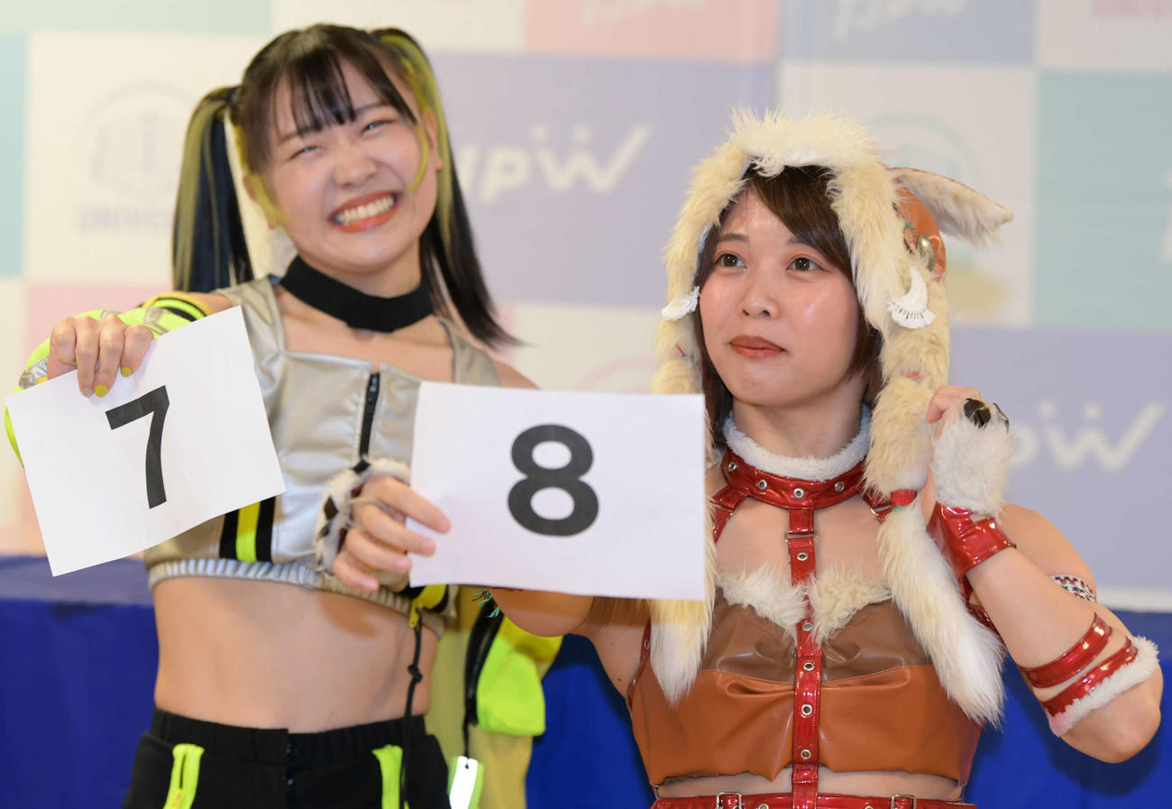 プリンセスカップに出場する鈴芽（左）と中島翔子（東京女子プロレス提供）