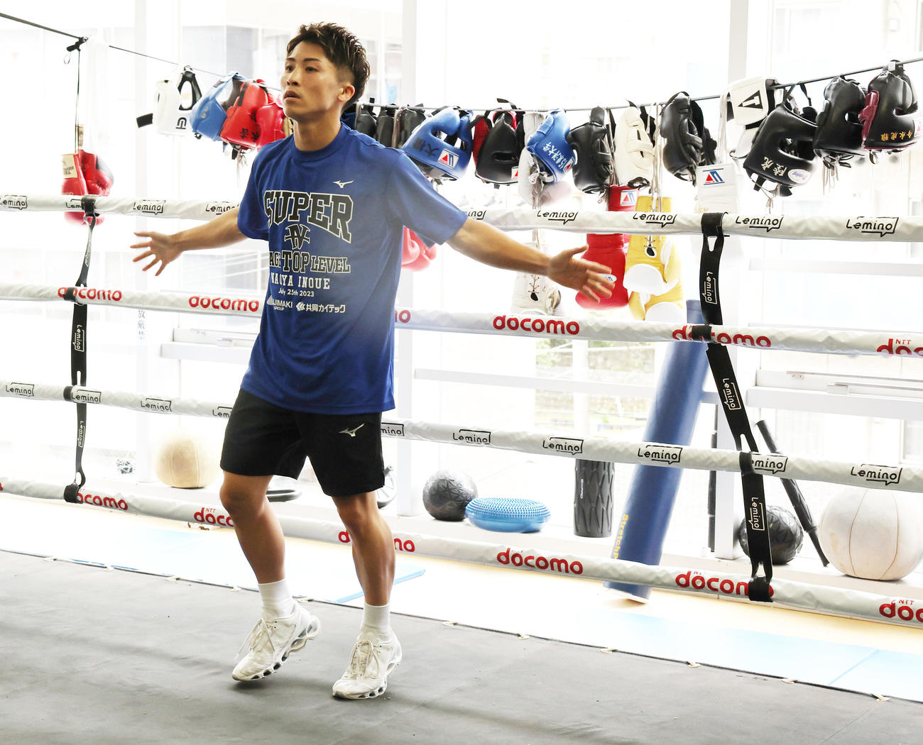 練習を公開した井上尚弥（撮影・野上伸悟）