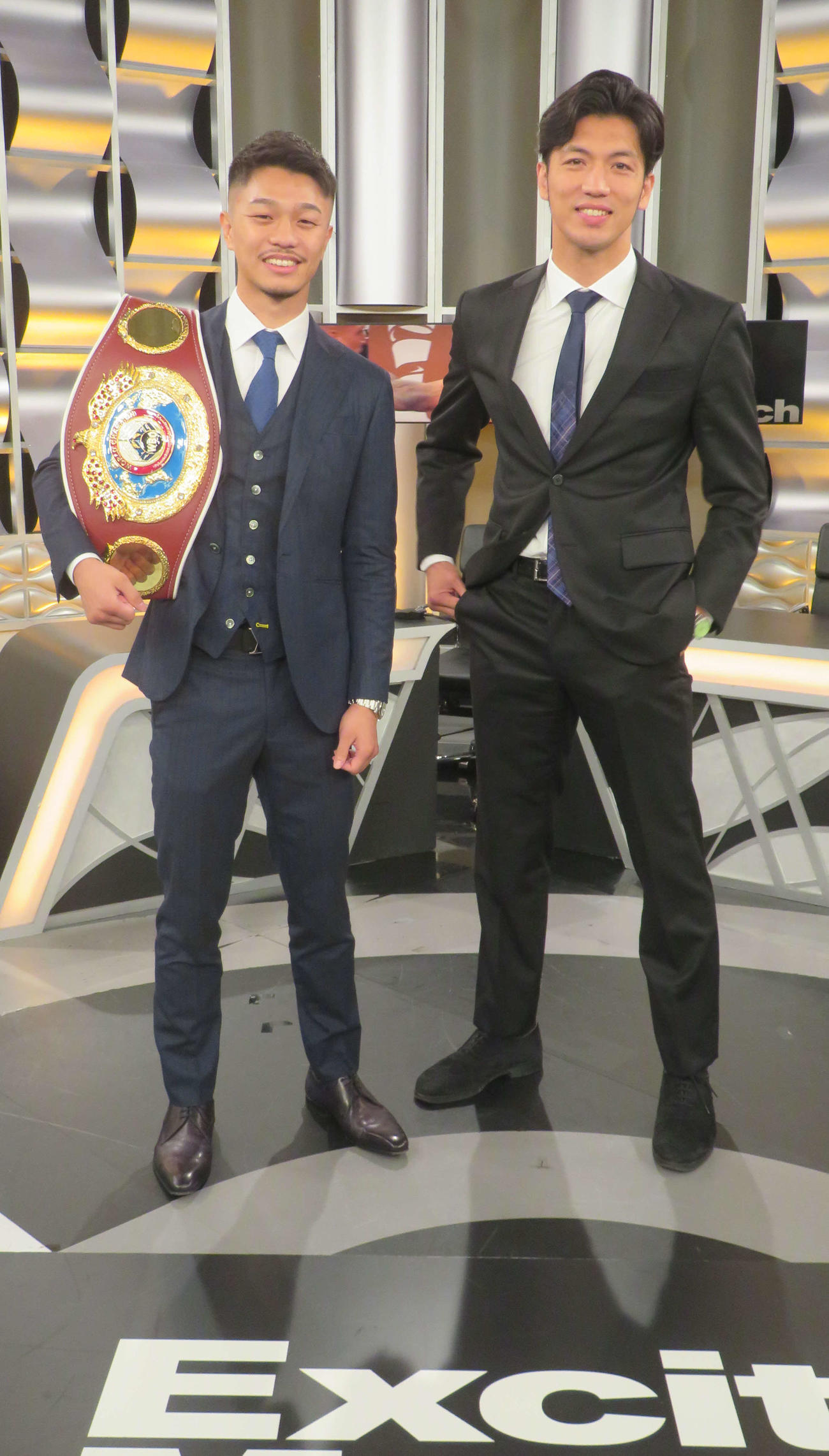 WOWOWエキサイトマッチ収録で共演したWBO世界スーパーフライ級王者中谷潤人（左）と元WBA世界ミドル級スーパー王者村田諒太氏