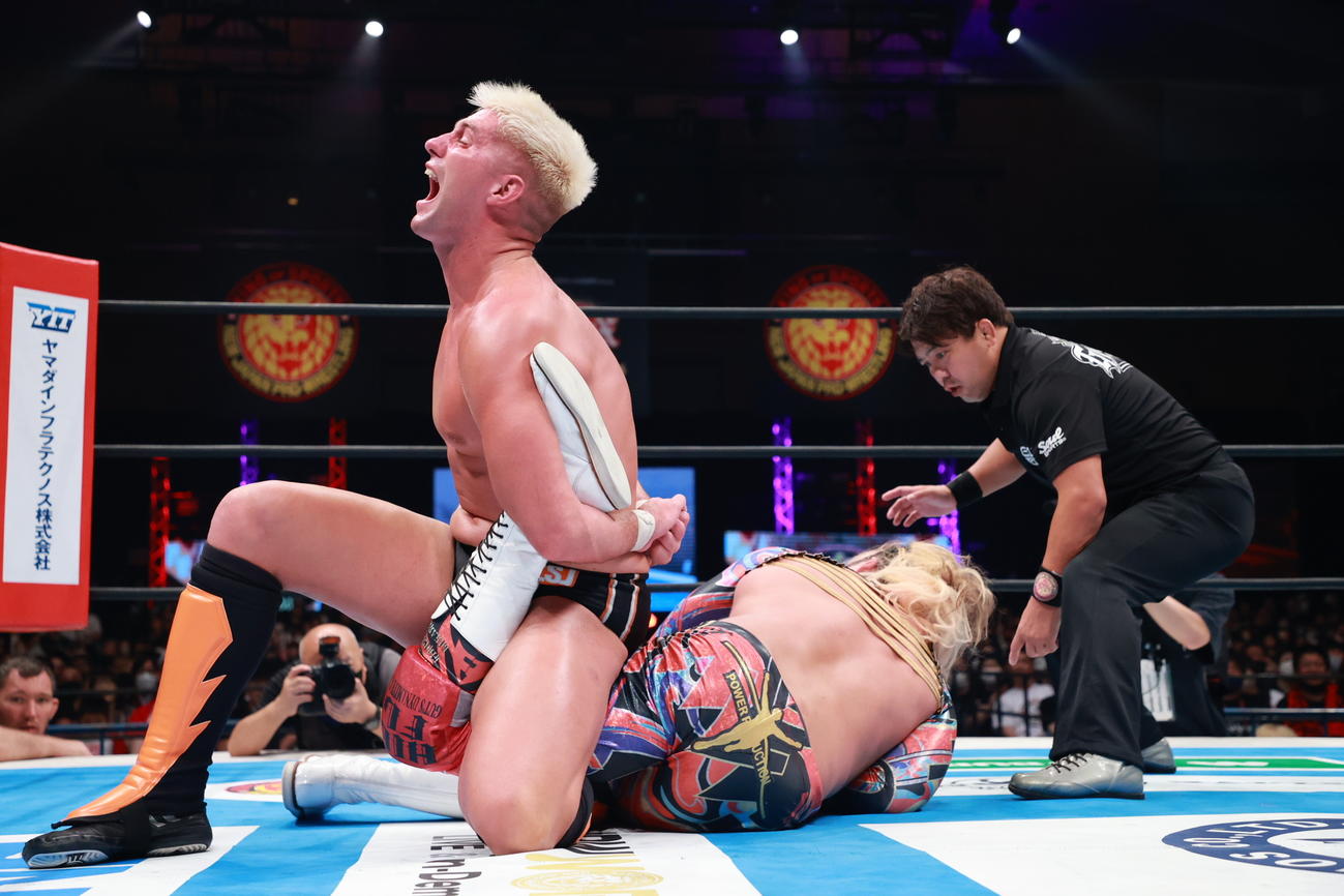 棚橋弘至を極めるザック・セイバーJr．（新日本プロレス提供）