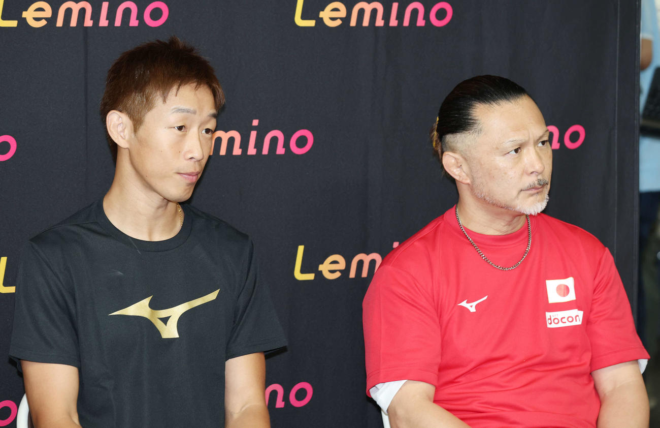 取材に応じる清水（左）と松本トレーナー（撮影・宮地輝）