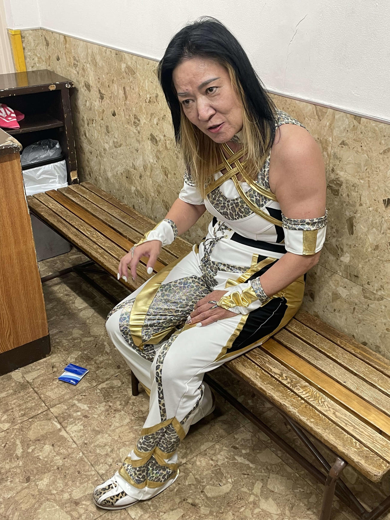 メインイベントで勝利後、取材に応じるジャガー横田
