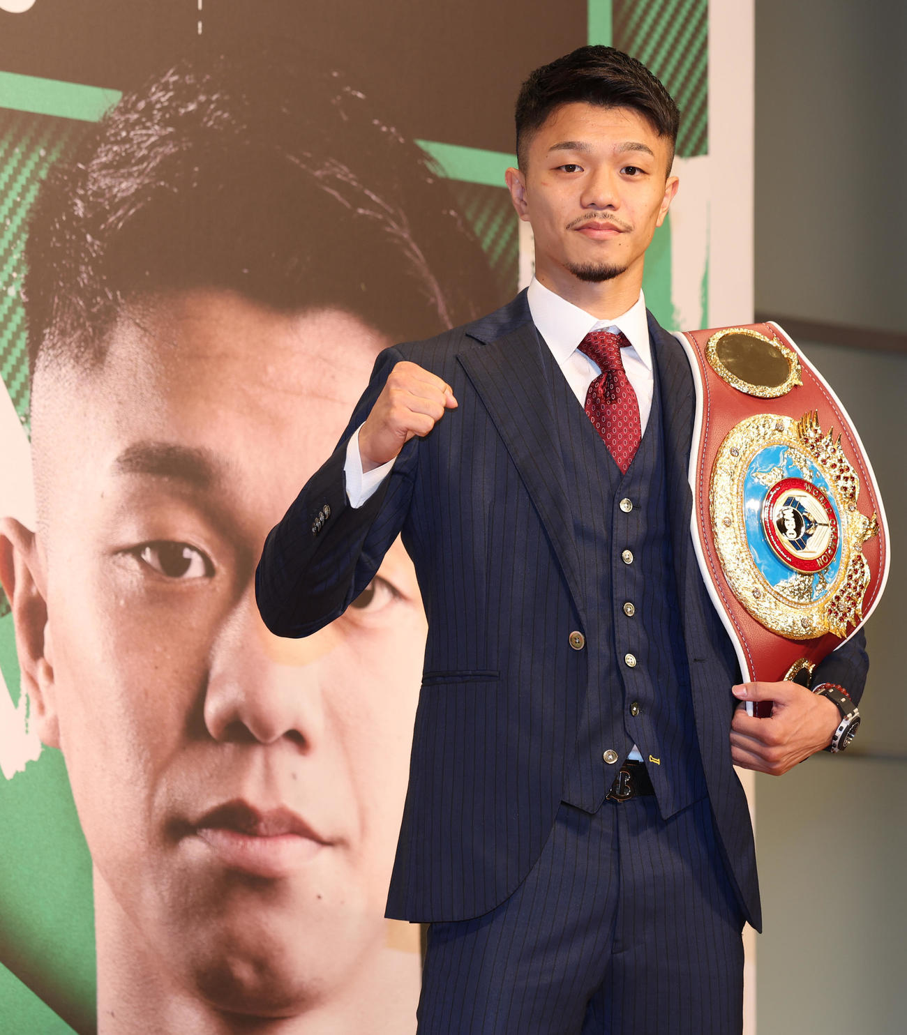 対戦カード発表会見に臨んだWBO世界スーパーフライ級王者の中谷（撮影・野上伸悟）