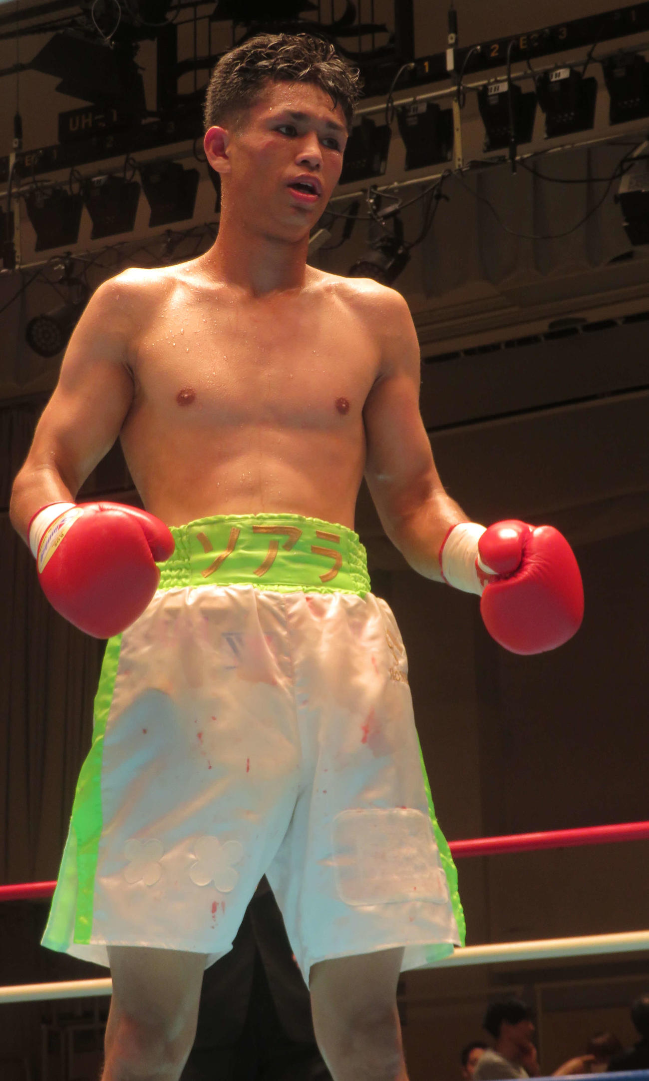 プロ8勝目を挙げた日本スーパーフライ級14位比連崎爽晏楽