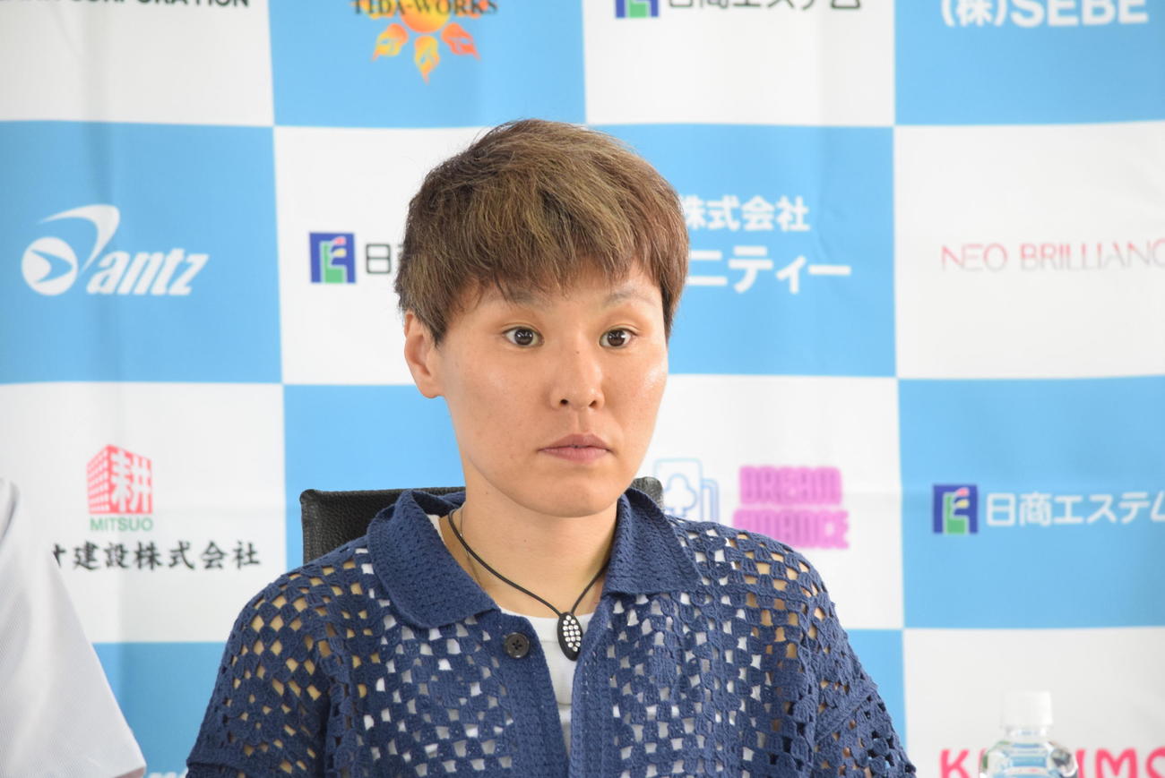 引退会見を開いた多田悦子（撮影・阪口孝志）