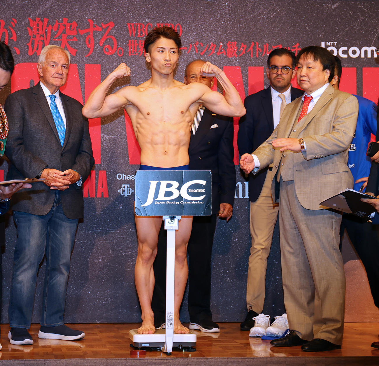 WBC・WBO世界スーパーバンタム級タイトルマッチの前日計量をパスした井上＝2023（撮影・野上伸悟）