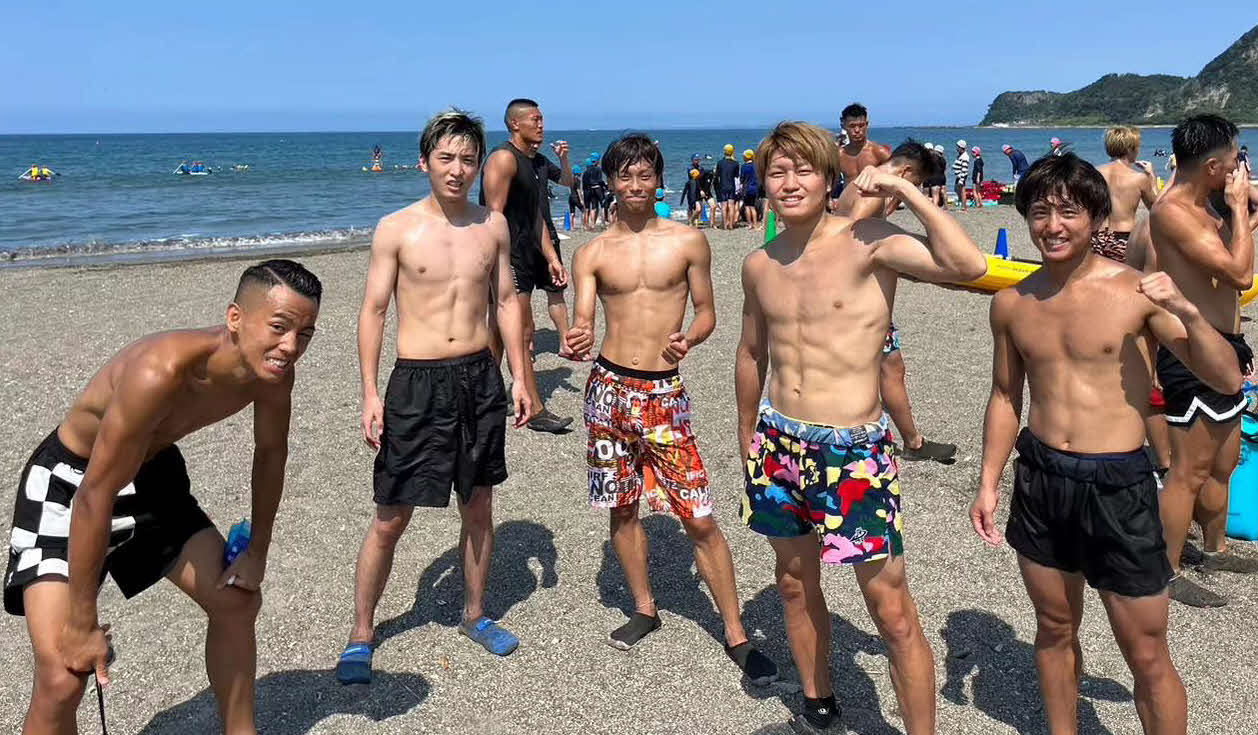 千葉合宿に入った大橋ジム勢。左から武居由樹、中垣龍汰朗、北野武郎、桑原拓、石井武志（大橋ジム提供）