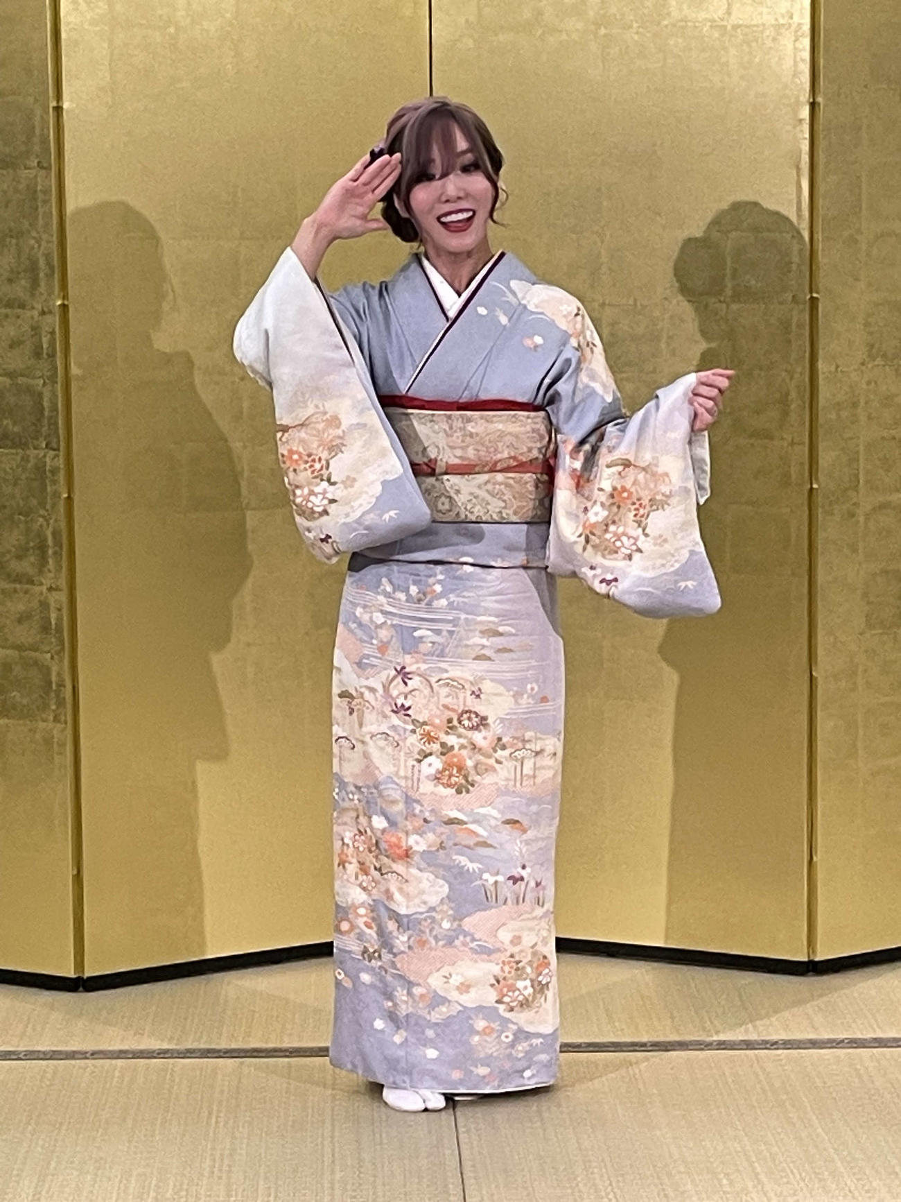 記者会見で無期限休業を発表した女子プロレスラーのKAIRI