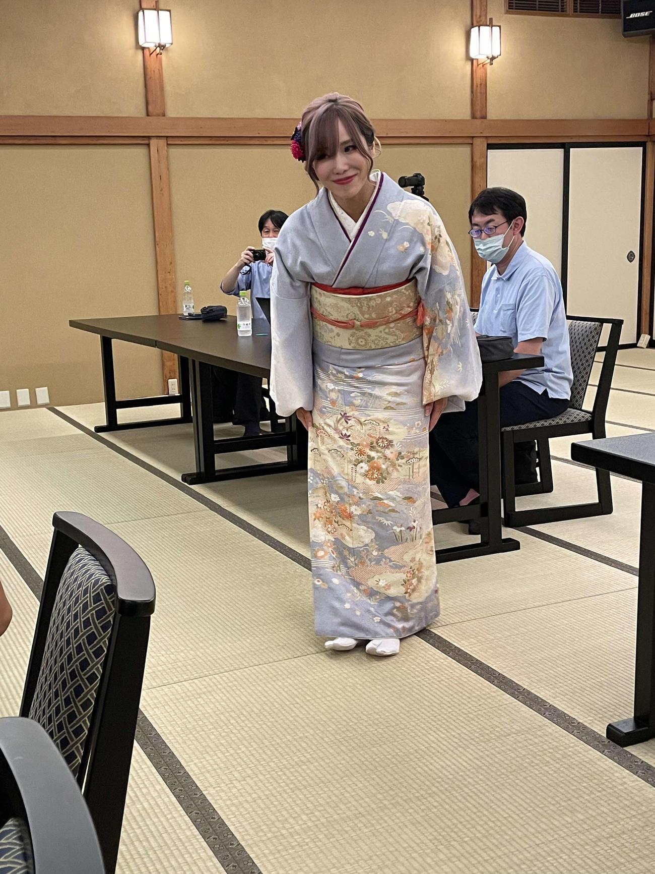 記者会見で無期限休業を発表した女子プロレスラーのKAIRI