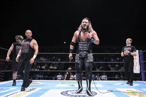 新日本】EVILが鷹木信悟にバリカン、金的と反則マシマシ HOT