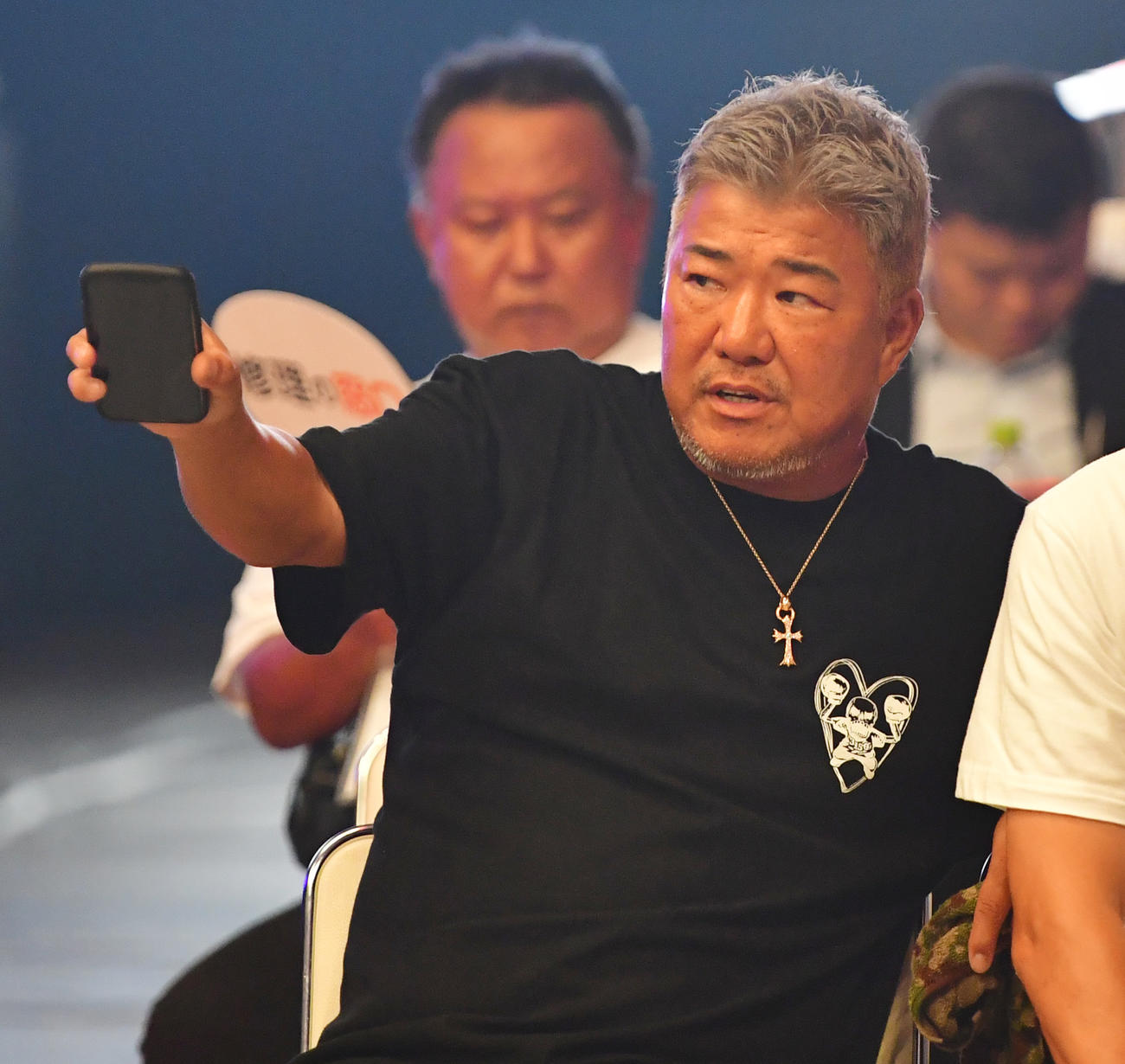 3150FIGHTを会場で見る亀田史郎氏（撮影・清水貴仁）