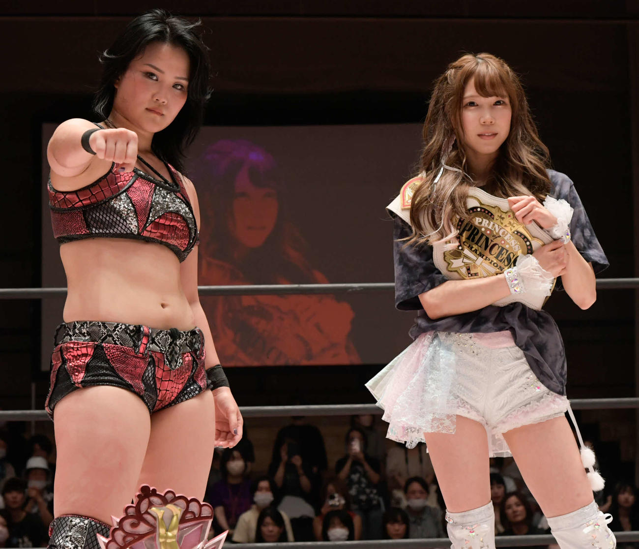 東京女子後楽園大会　プリンセスカップを初制覇した山下実優（左）はプリプリ王者・瑞希への挑戦を表明（東京女子プロレス提供）