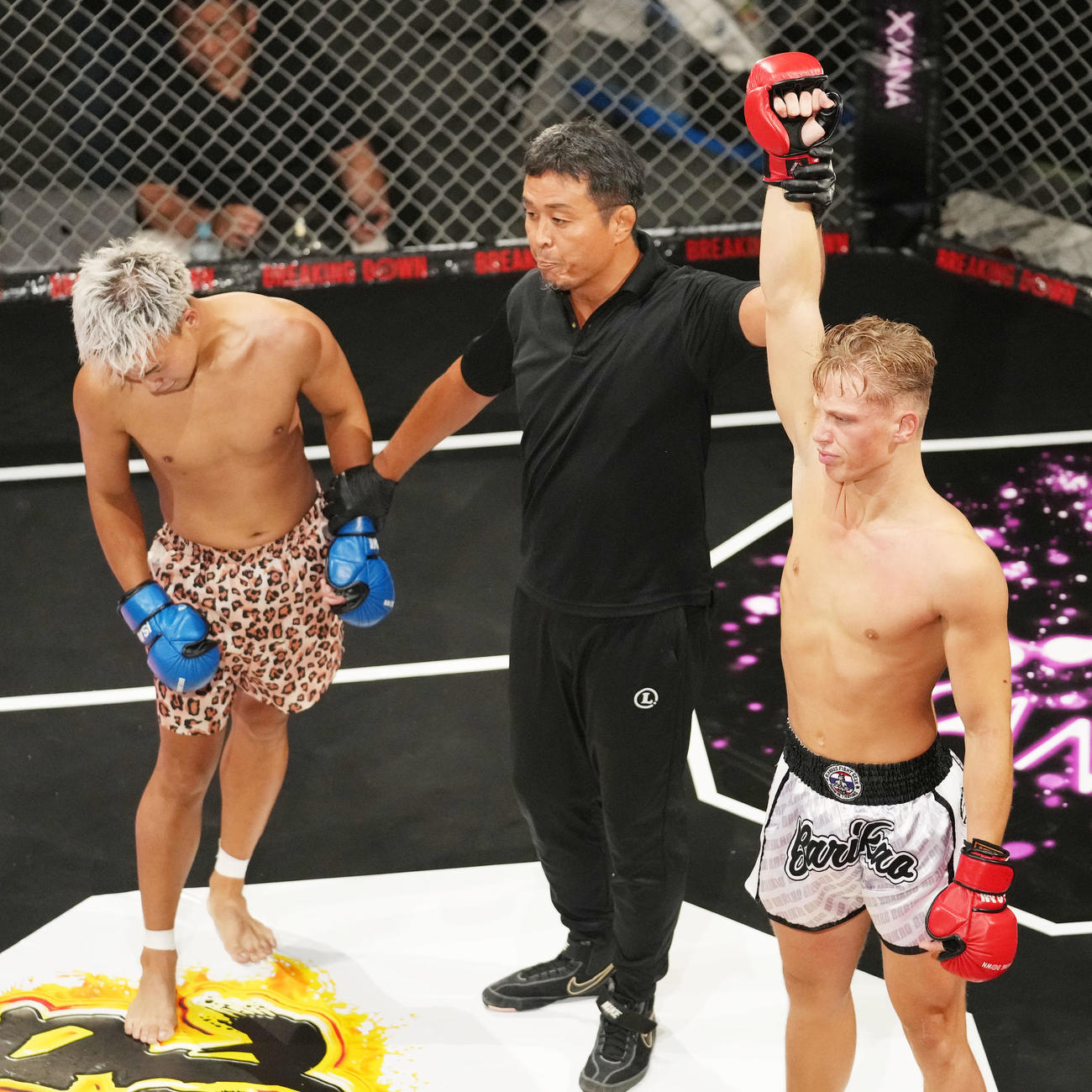 としぞうにスパーリングで勝利したオランダのプロキックボクサーのジョナス・アドリアンス（撮影・横山健太）