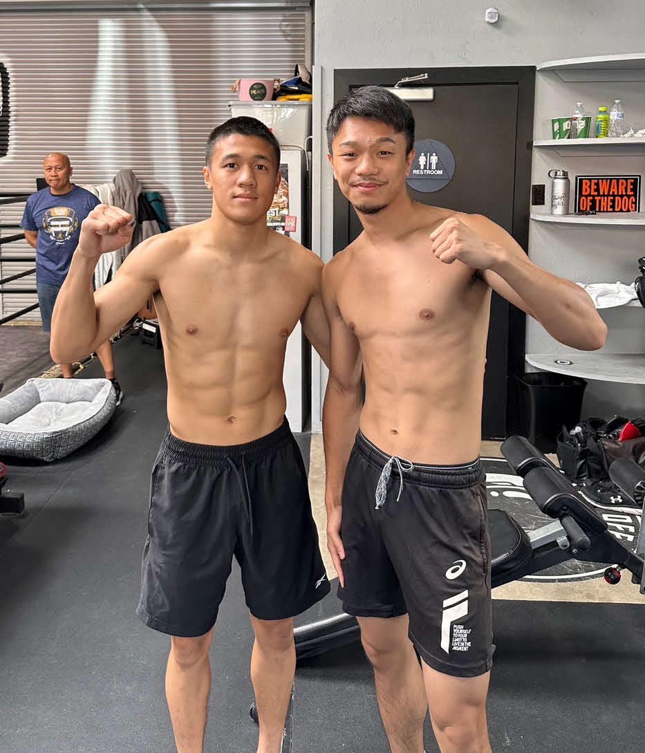 元全米アマ王者のホープ、ジェフェスリー・ラミド（左）とスパーリングを消化したWBO世界スーパーフライ級王者中谷潤人（M・Tジム提供）