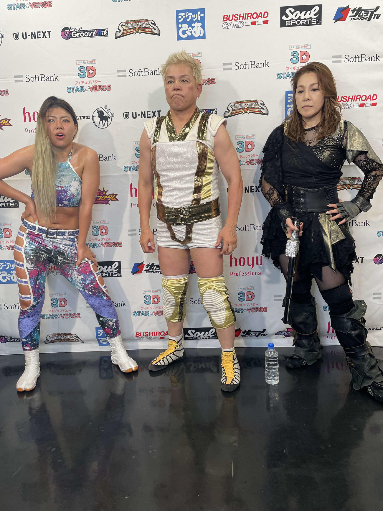6人タッグマッチに敗れた左から葉月＆神取忍＆井上貴子