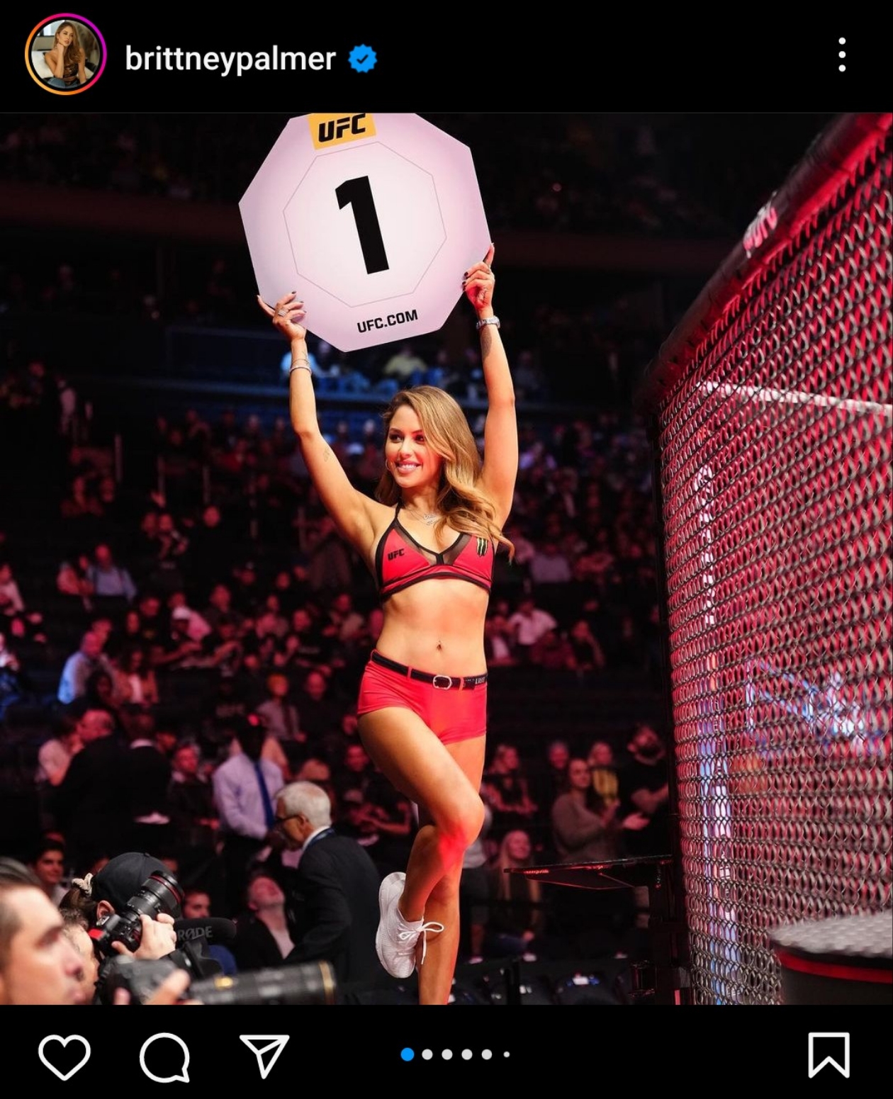 UFCラウンドガールを務める「女神」ブリトニー・パーマー（パーマー公式インスタグラムから）