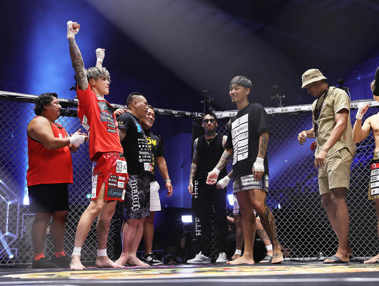 地域対抗戦の勝利を喜ぶ大阪陣営（撮影・足立雅史）