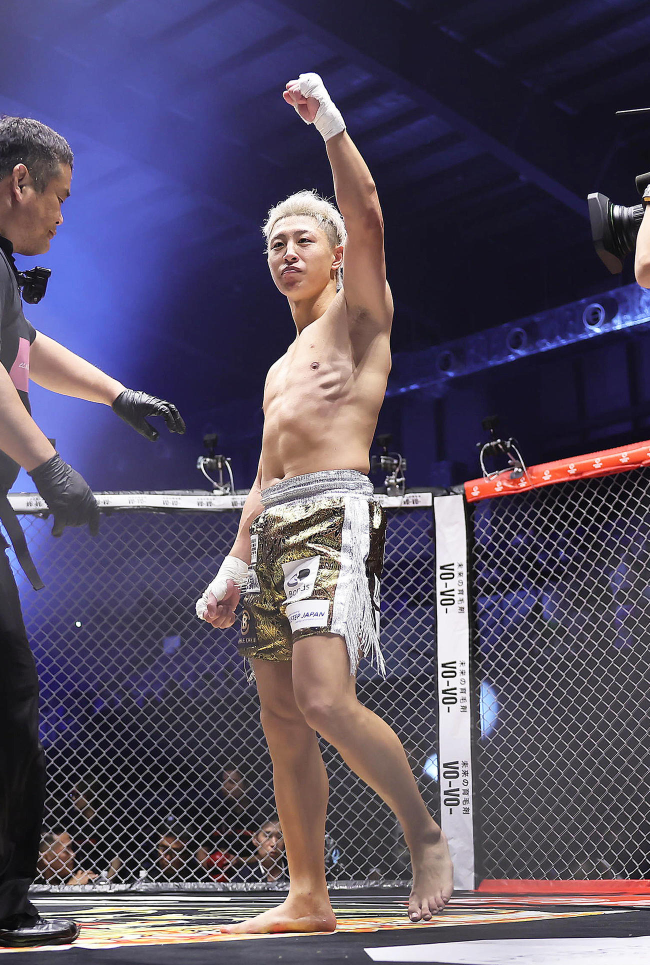 竜毅を破った冨沢（撮影・足立雅史）