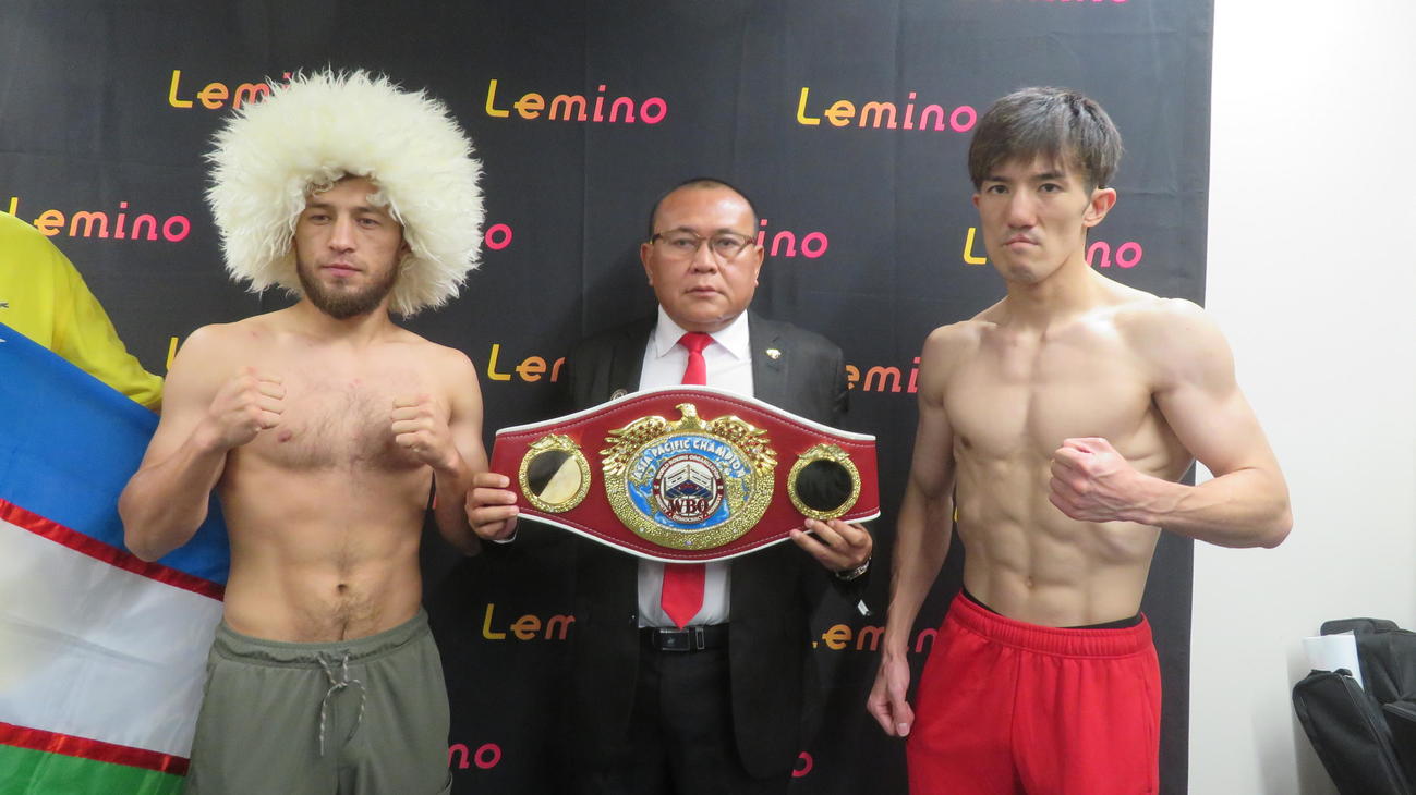 WBOアジア・パシフィック・スーパーライト級王座返り咲きを狙う同級1位井上浩樹（右端）。左端は王座を懸けて争う同級2位アブドゥラスル・イスモリロフ