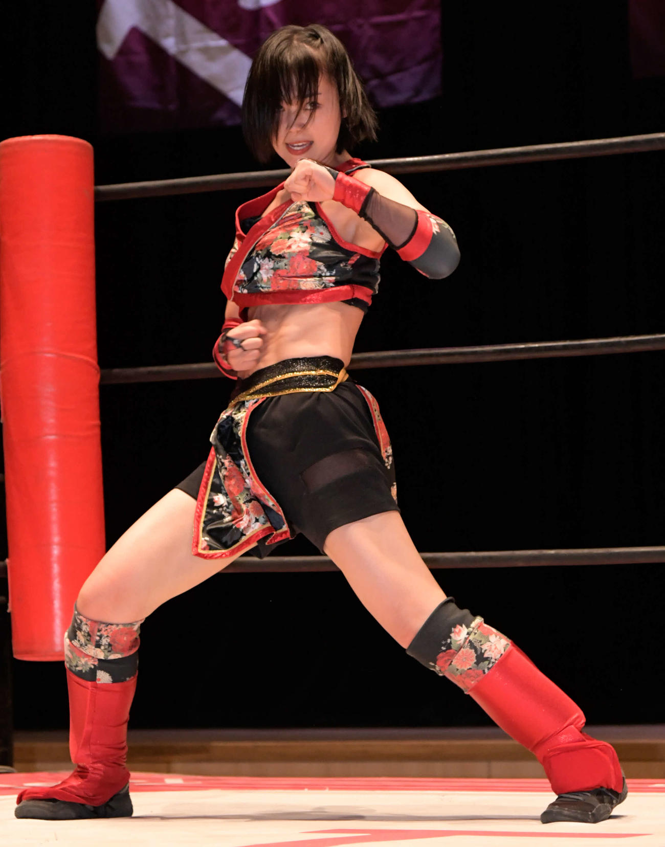 東京女子プロレス　ポーズを決める長野じゅりあ（東京女子プロレス提供）