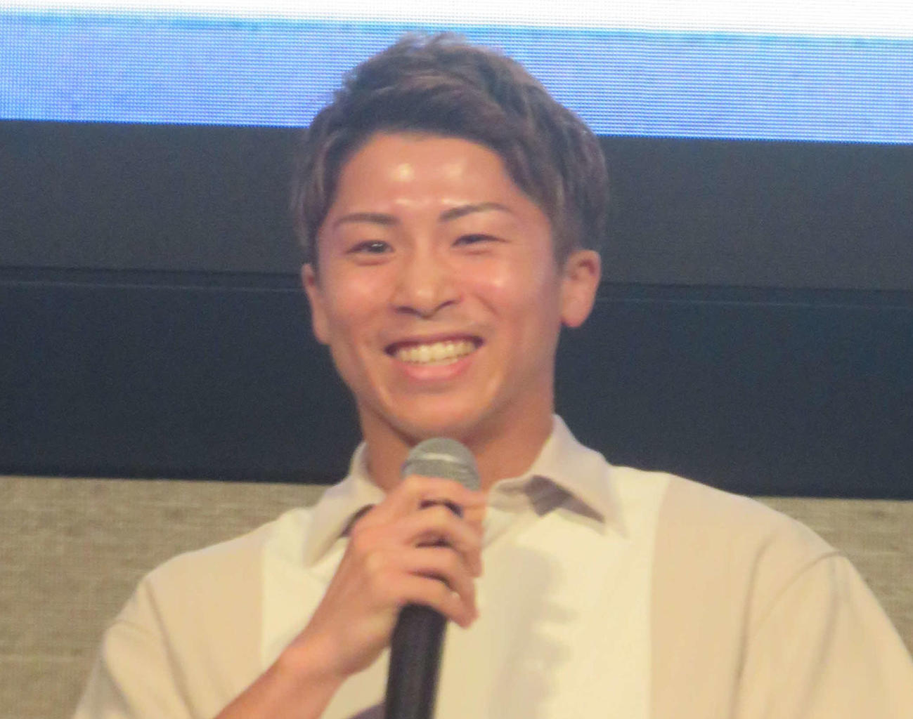 スペシャルトークイベントで笑顔を交えながら話すWBC、WBO世界スーパーバンタム級王者井上尚弥