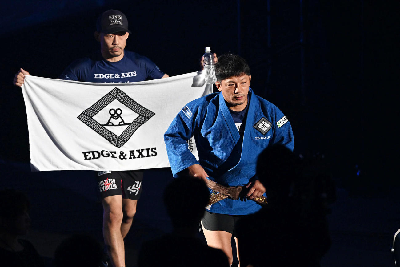 入場する内柴（撮影・滝沢徹郎）