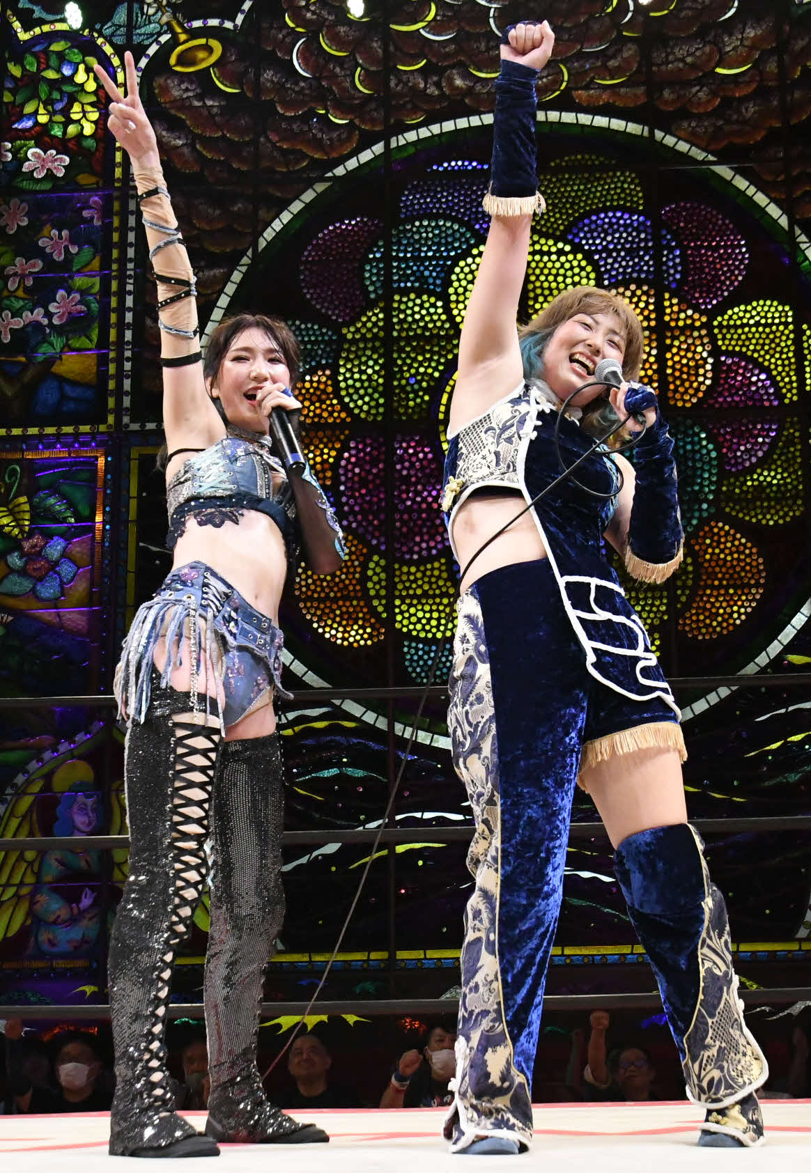 東京女子プロレス京都大会　3WAYタッグマッチを制した上福ゆき（左）、桐生真弥組（東京女子プロレス提供）