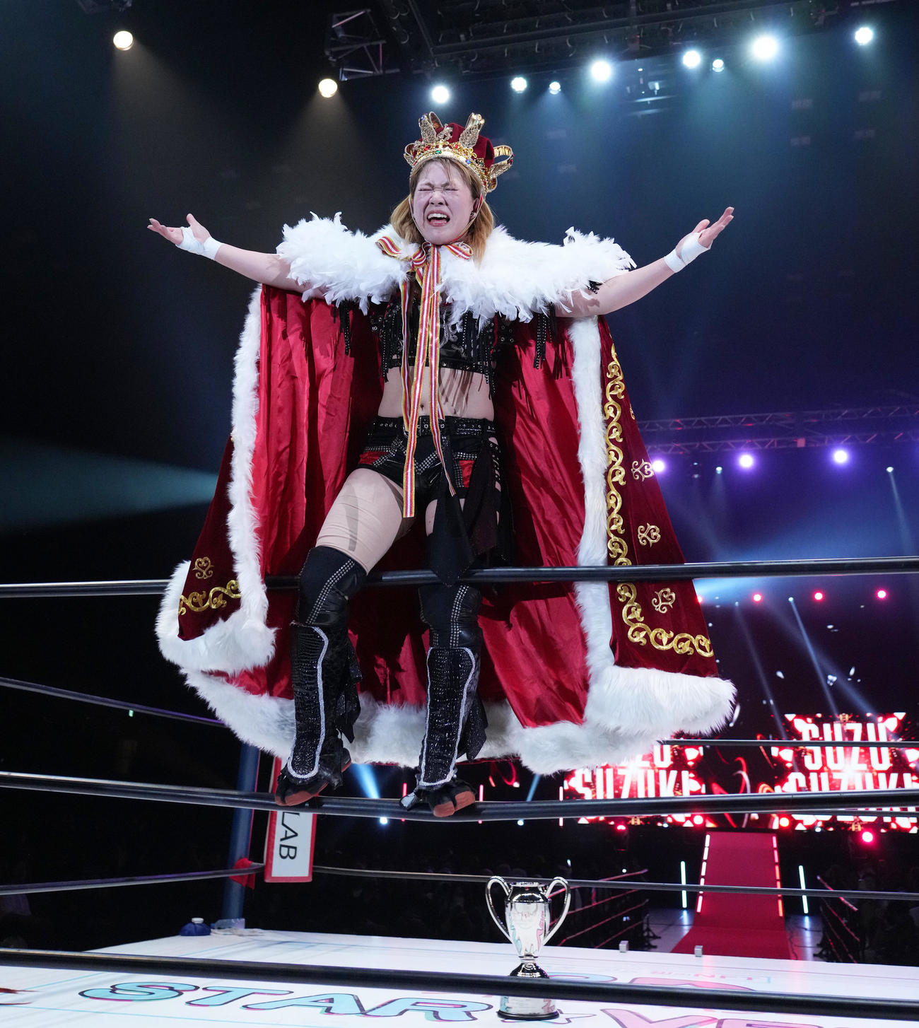 5★STAR GP　優勝決定戦で舞華を破り、感極まる鈴季すず（撮影・菅敏）