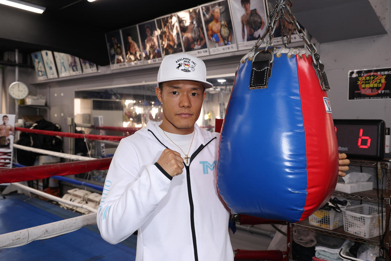 ファイティングポーズする亀田和毅（撮影・中島郁夫）
