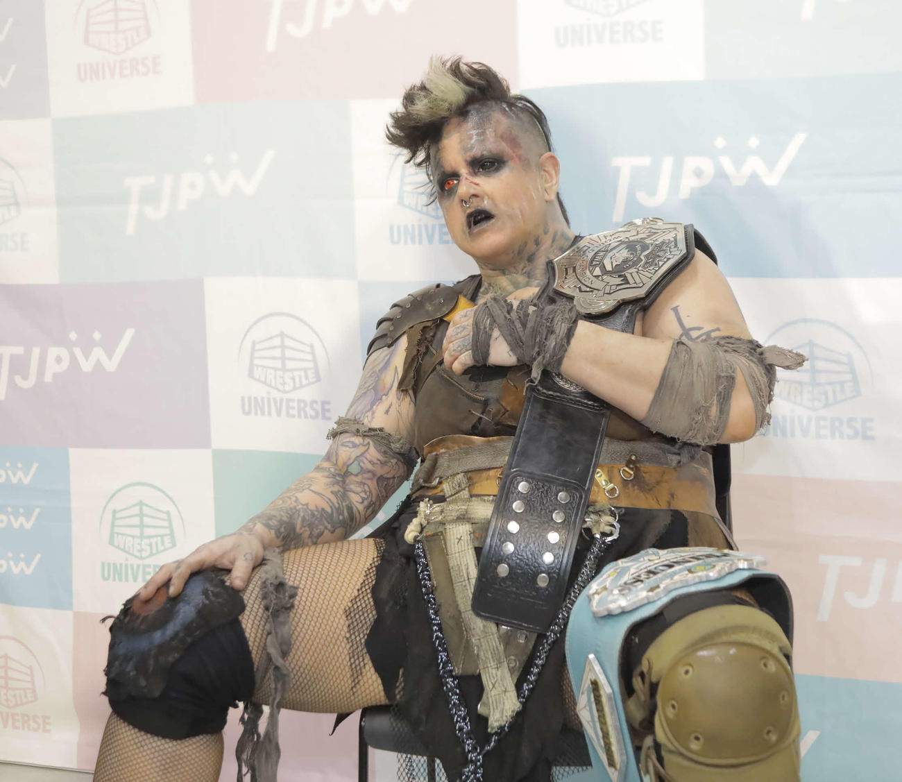東京女子プロレス八王子大会　辰巳リカに勝利し、インタビューに応じるマックス・ジ・インペイラー（東京女子プロレス提供）