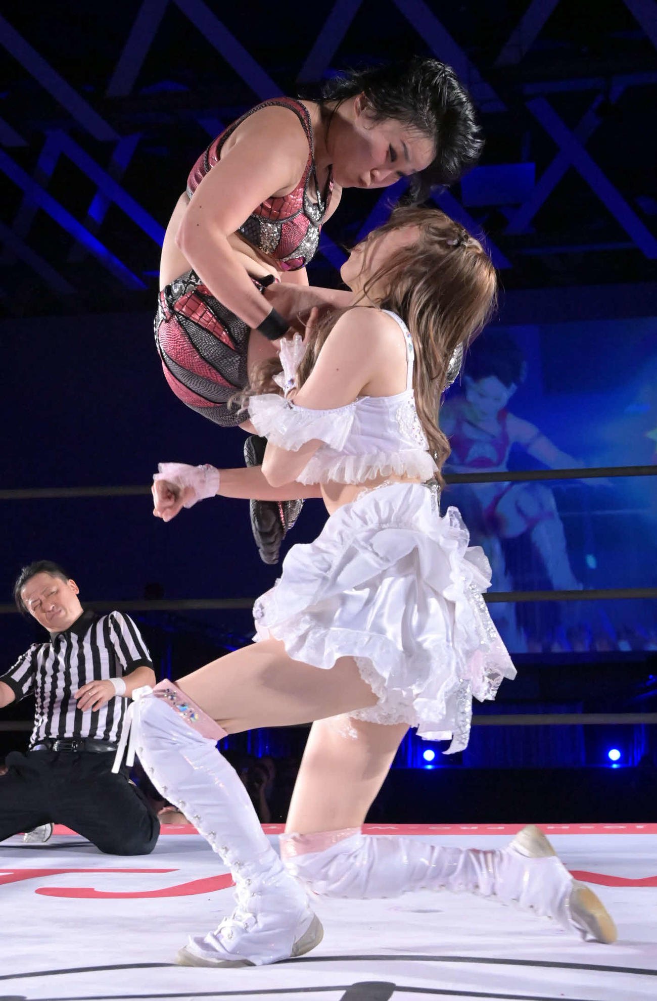 東京女子プロレス八王子大会　瑞希にクラッシュ・ラビットヒートを決め、新王者に輝いた山下実優（東京女子プロレス提供）