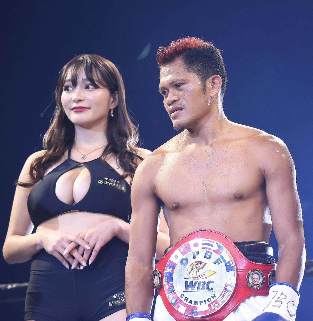 栗原に勝利するフローイラン・サルダール（右）（撮影・河田真司）