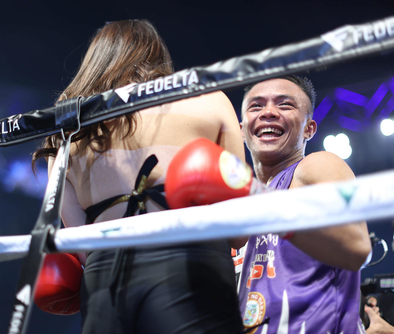 石沢に判定勝利しするビンス・パラス（撮影・河田真司）