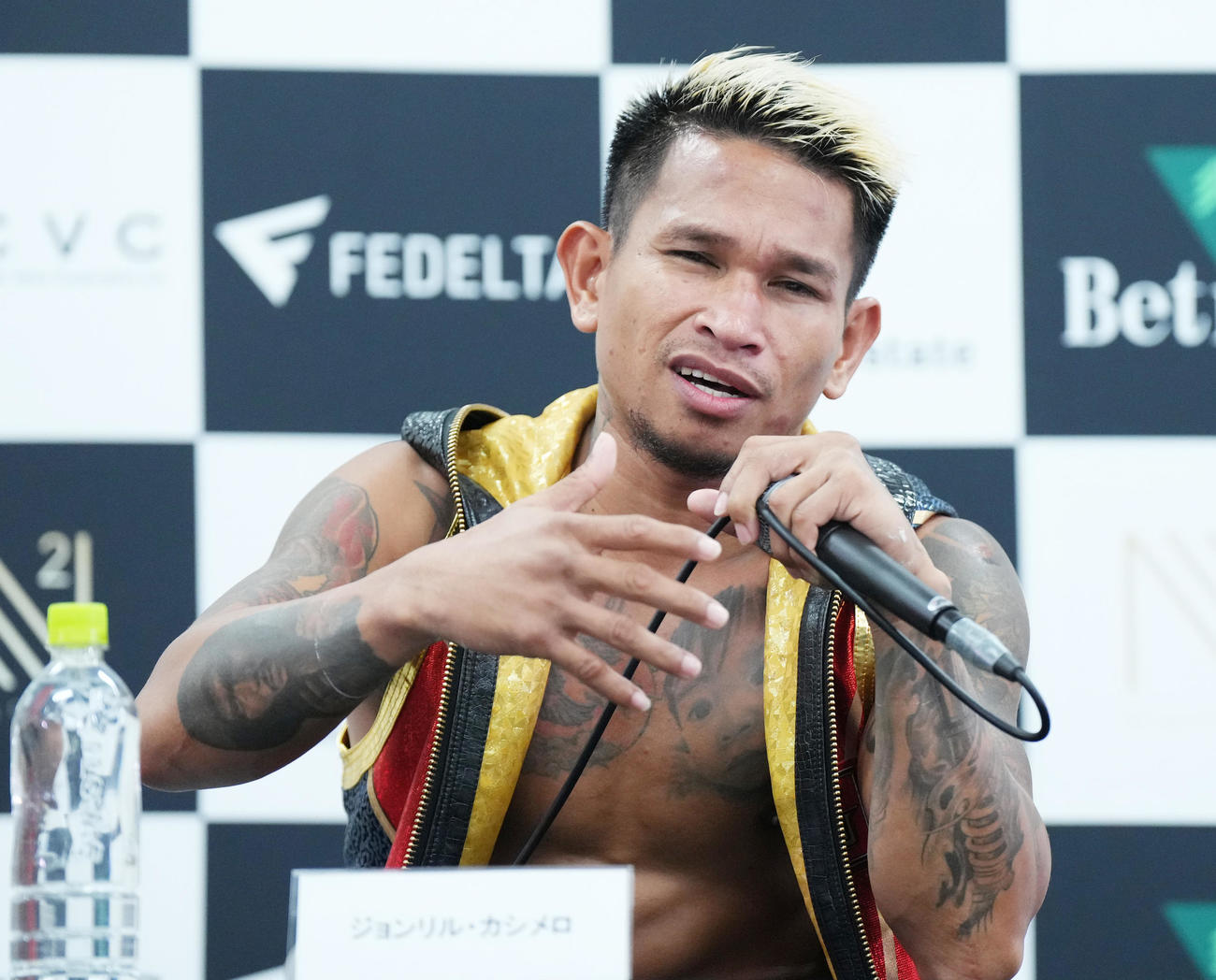 スーパーバンタム級8回戦　小国戦を終え、会見するカシメロ（撮影・菅敏）