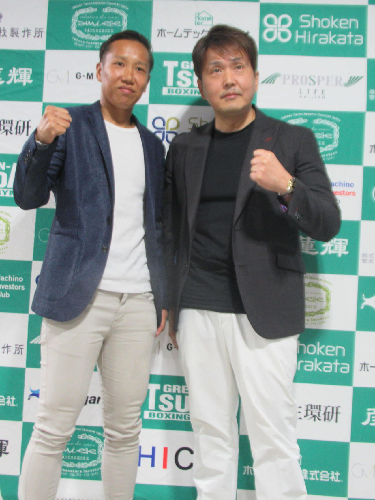 12・10準公式試合出場の会見に臨んだ真道（左）とグリーンツダジム本石会長（撮影・実藤健一）