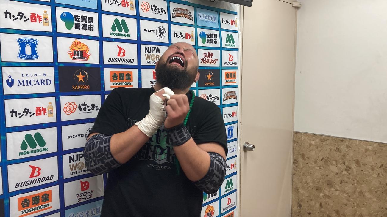 バックステージで叫ぶグレート－O－カーン（新日本プロレス提供）