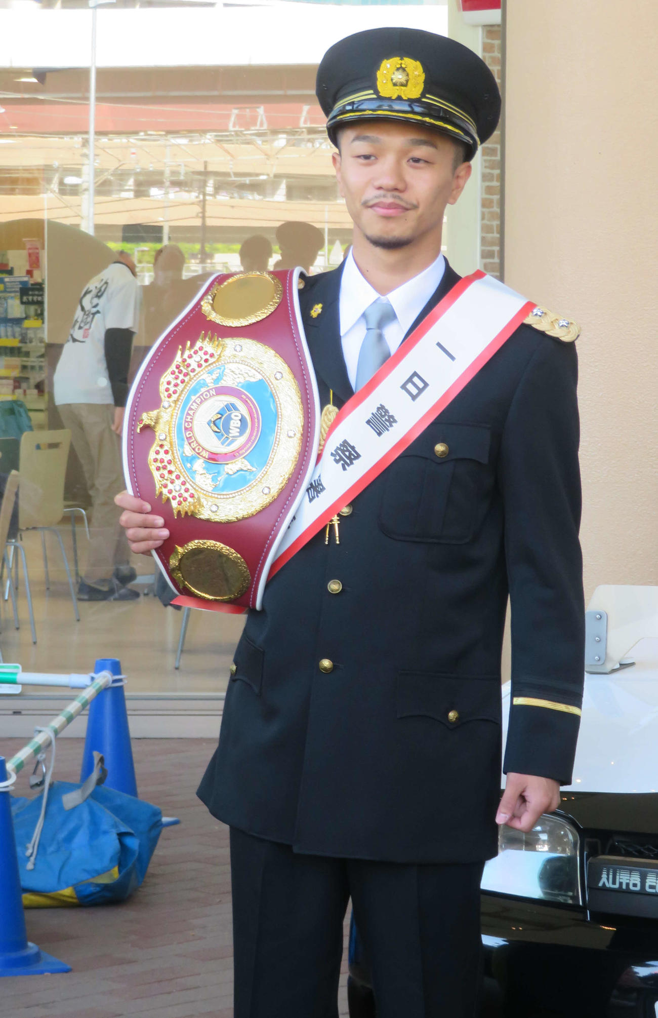 相模原北警察署の一日署長を務めたWBO世界スーパーフライ級王者中谷潤人