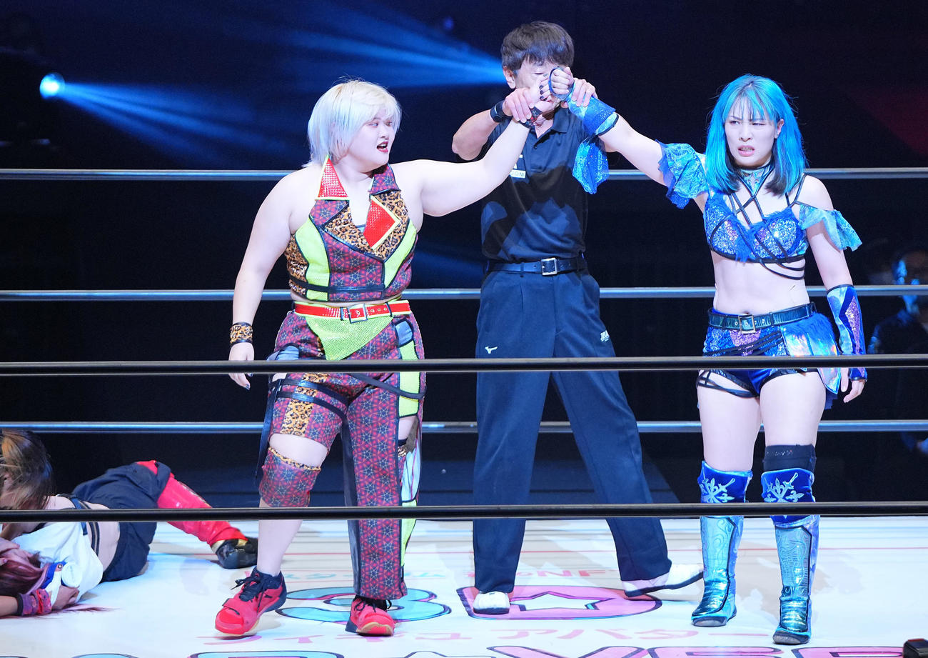 鹿島沙希、朱里組対柊くるみ、世羅りさ組　勝利した世羅（右）、柊組（撮影・垰建太）