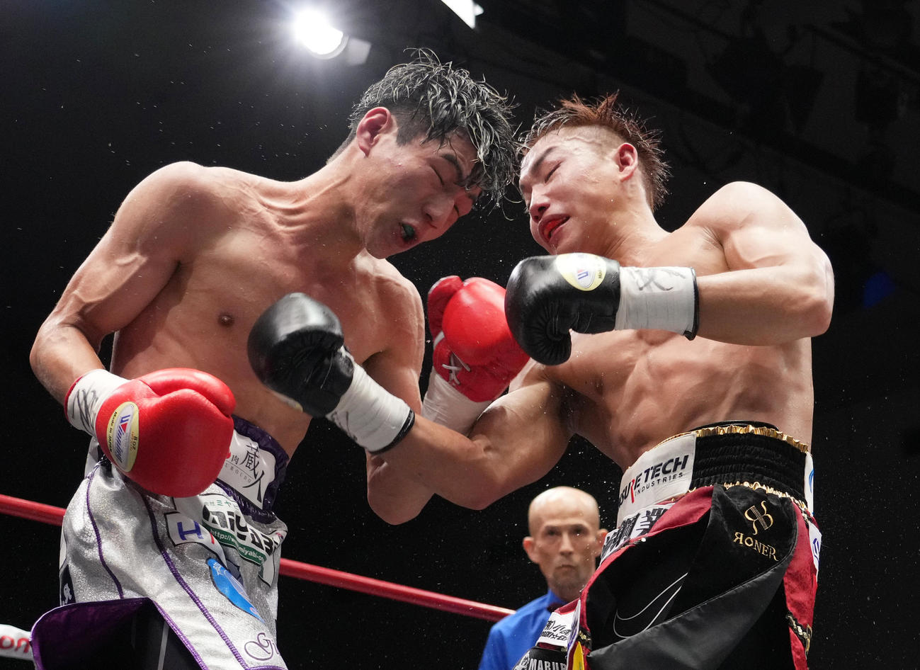 8回、石井（左）と打ち合う下町（撮影・菅敏）